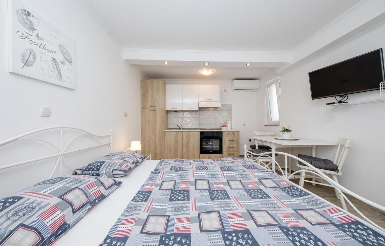 Apartments Makaus Supetarska Draga Εξωτερικό φωτογραφία